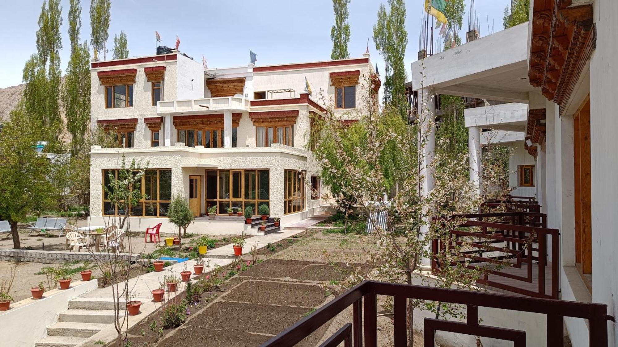 Niri-La Guest House Leh Buitenkant foto